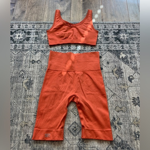 SET ACTIVE women’s seamless bra and biker shorts set size M/L top, XS/S shorts - Picture 5 of 8